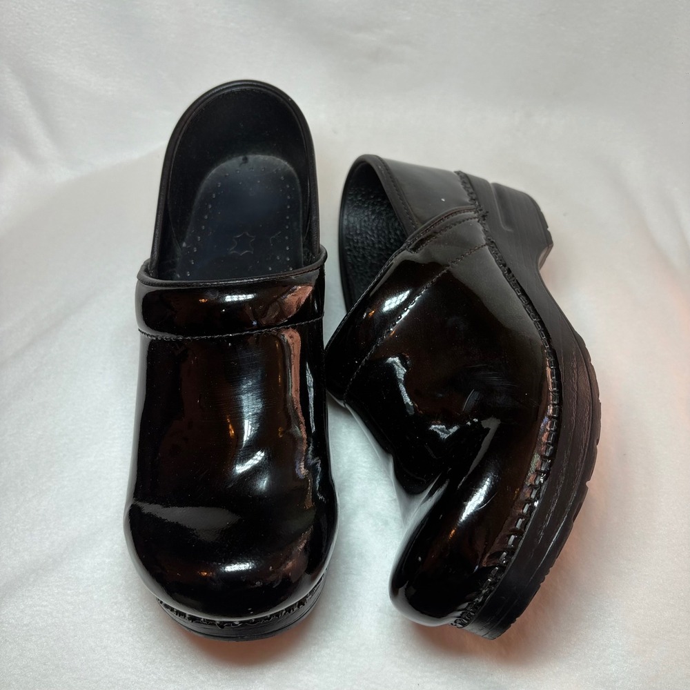 Dansko Professional Black Patent Leather Clogs Womens 38 Slip On Shoes